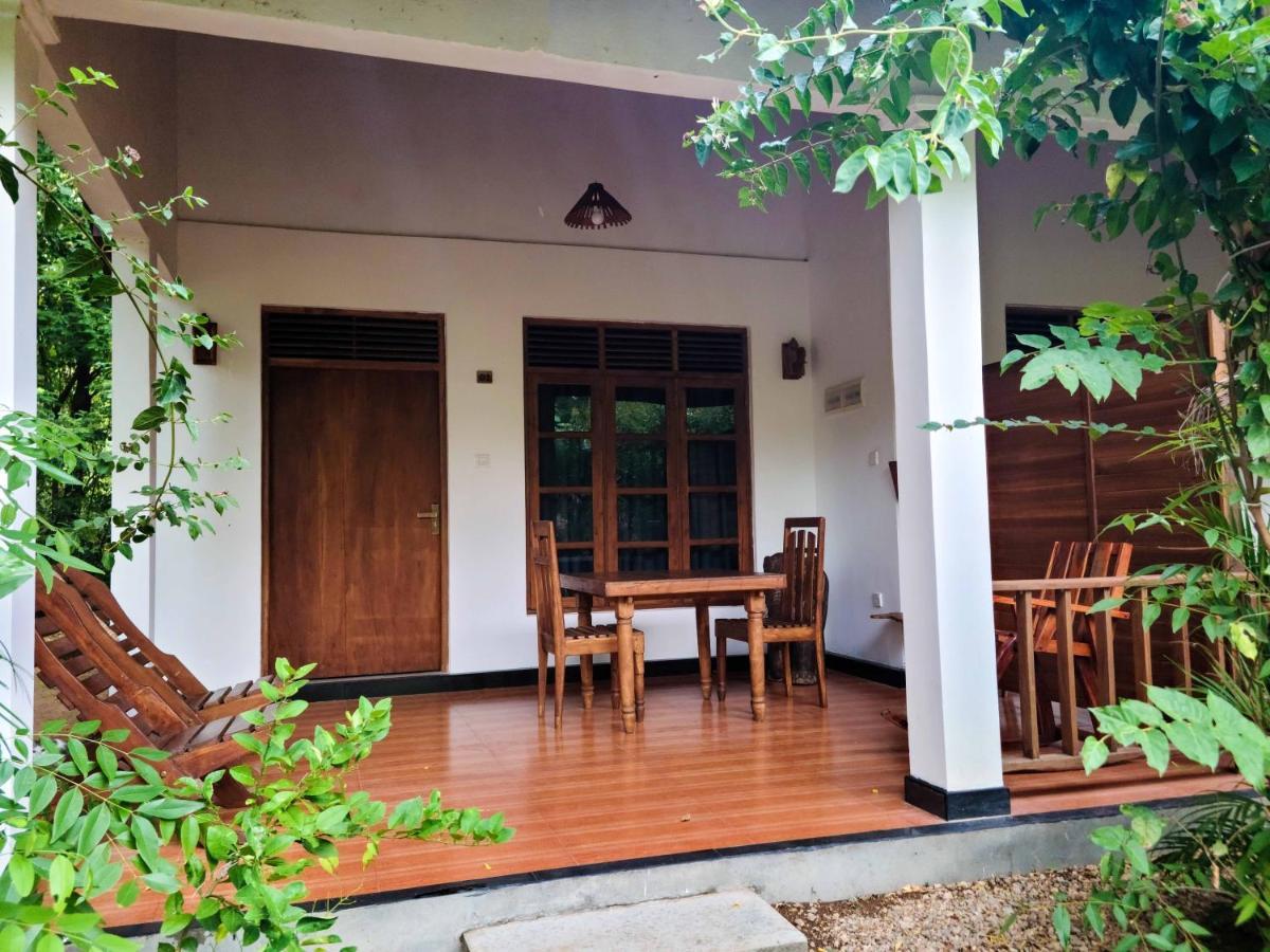 Woodholic Homestay Сігірія Екстер'єр фото