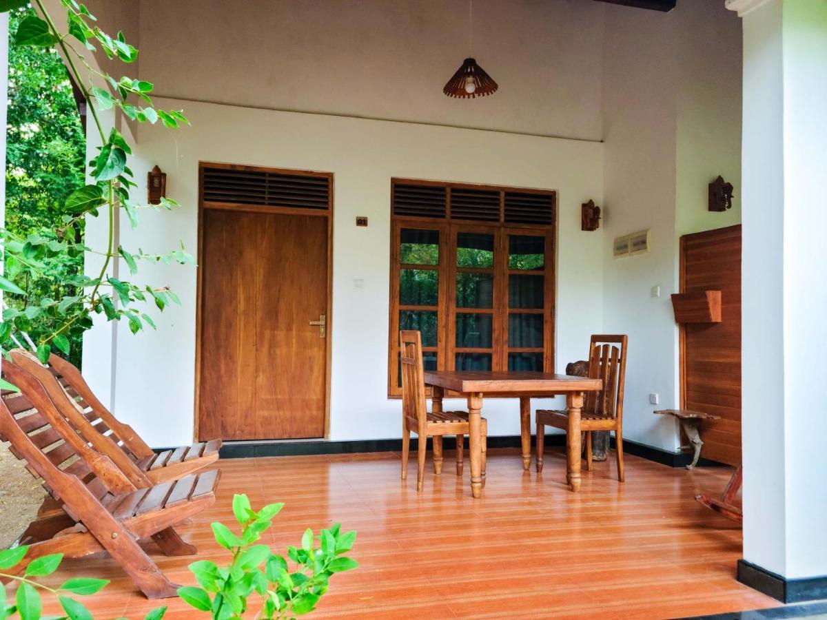 Woodholic Homestay Сігірія Екстер'єр фото