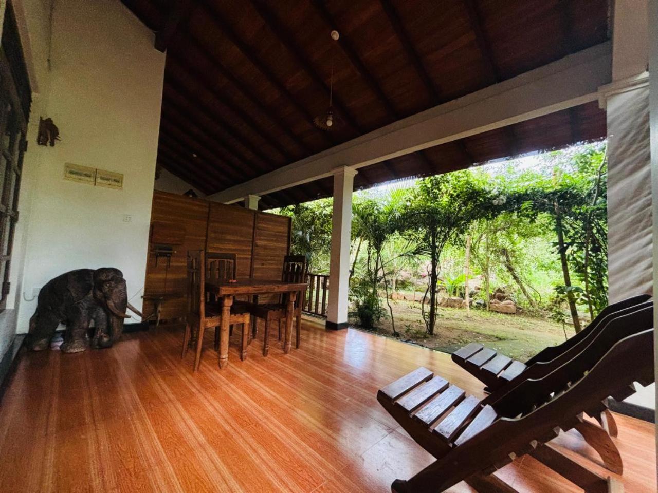 Woodholic Homestay Сігірія Екстер'єр фото