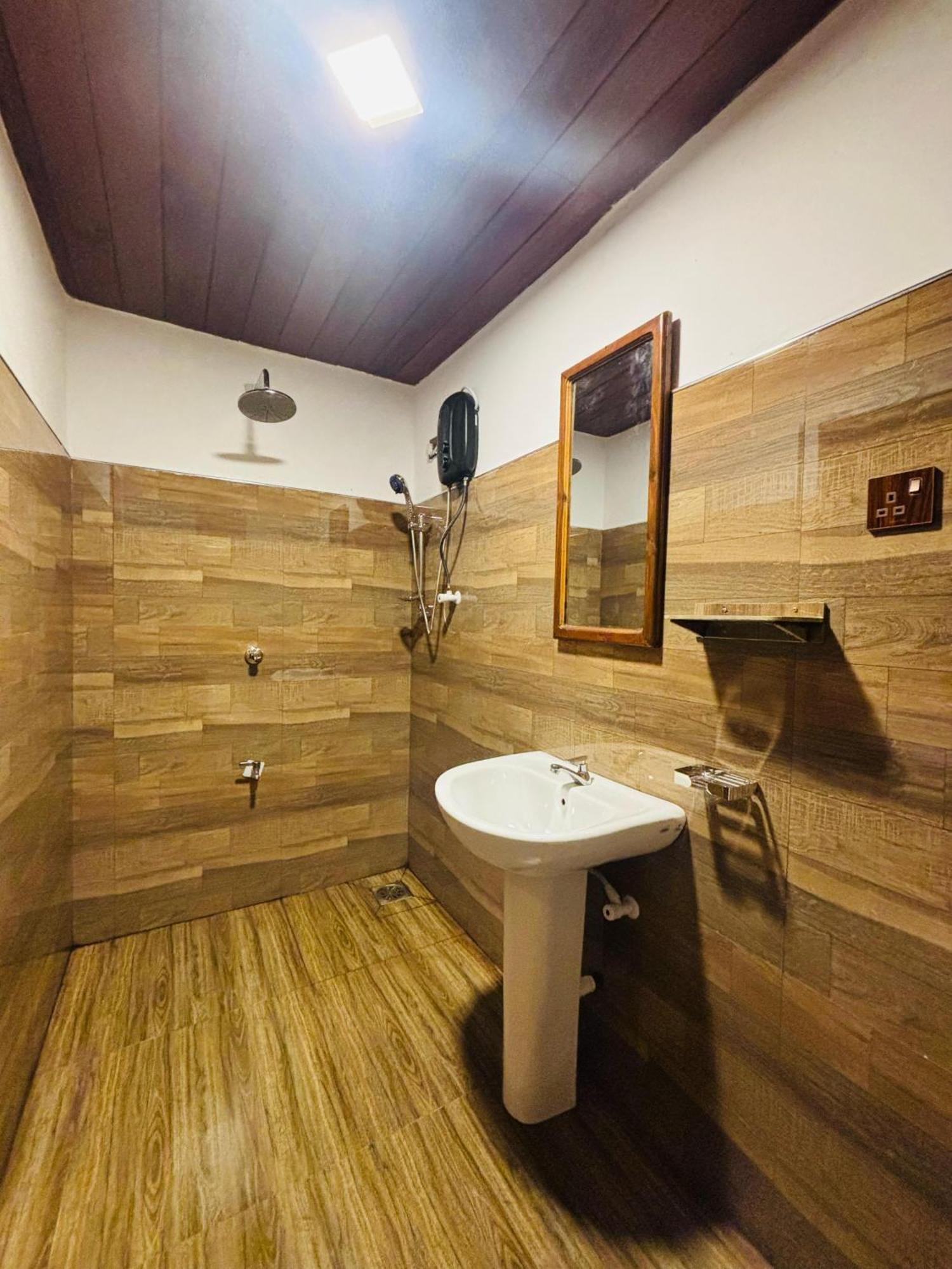 Woodholic Homestay Сігірія Екстер'єр фото