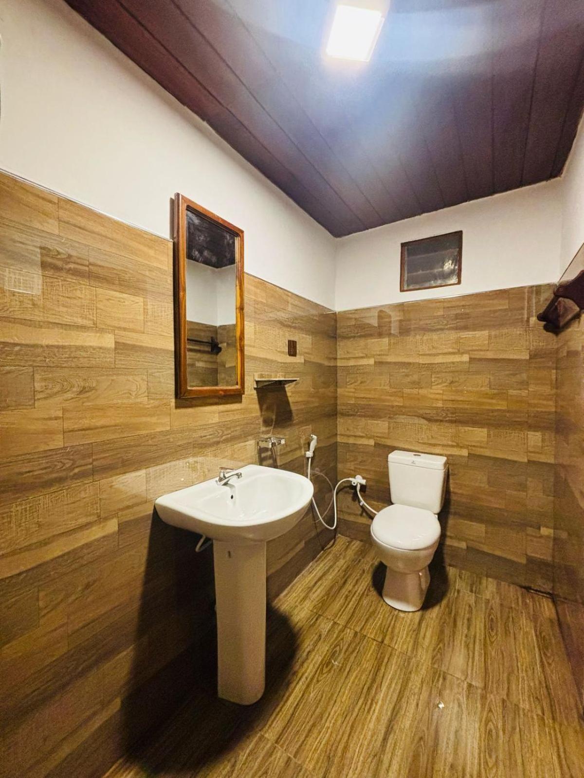 Woodholic Homestay Сігірія Екстер'єр фото