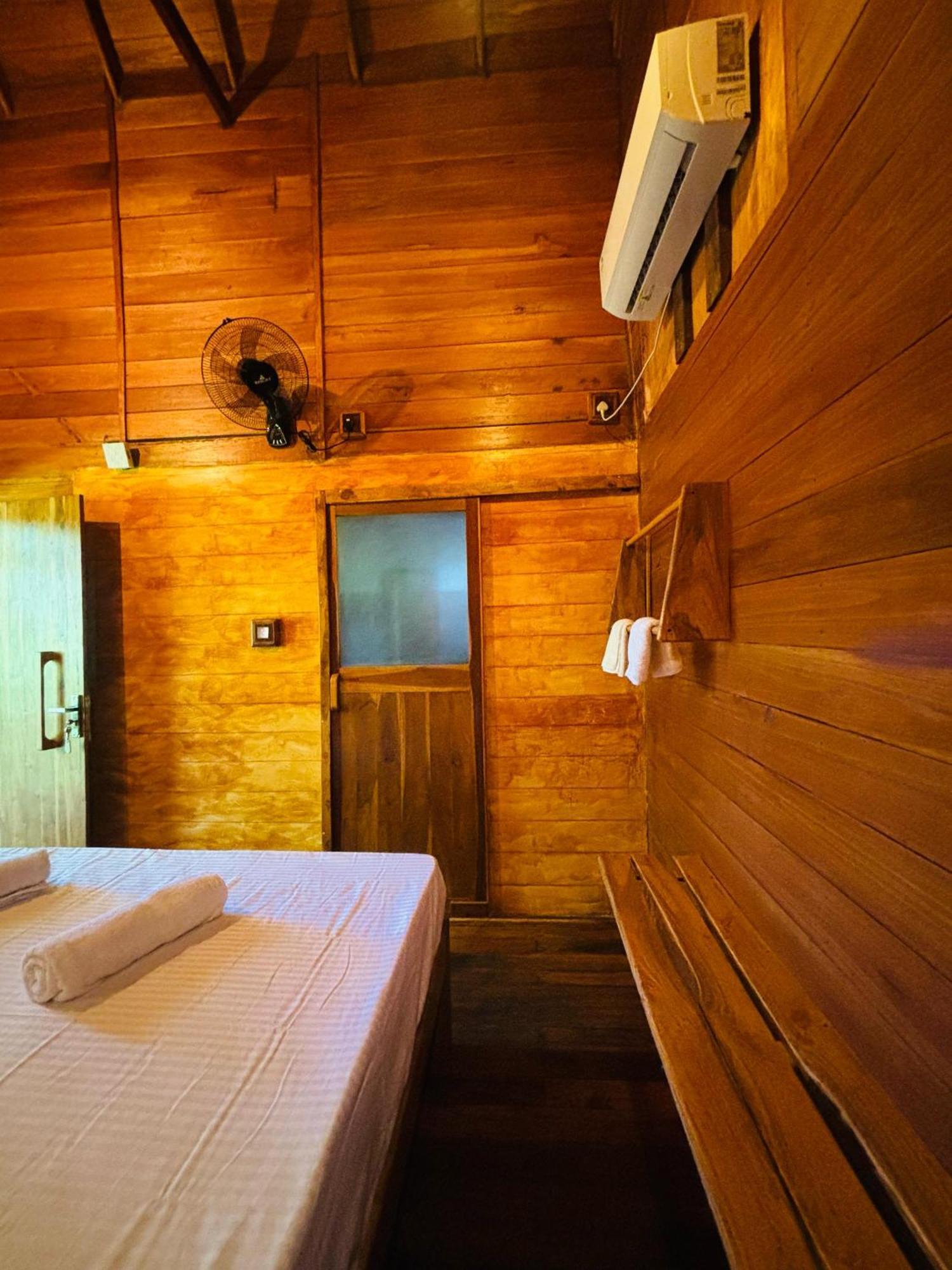 Woodholic Homestay Сігірія Екстер'єр фото